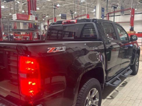 Used 2017 Chevrolet Colorado Z71 AWD/4WD image 40