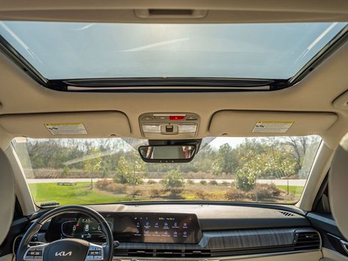 Used 2023 Kia Telluride EX w/ EX Captain's Chair Package image 24