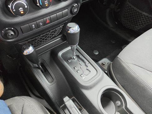 Used 2014 Jeep Wrangler Unlimited Sport w/ Quick Order Package 24S AWD/4WD image 21