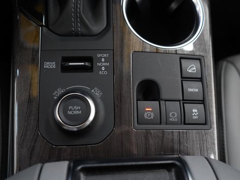 Used 2026 Toyota Highlander Limited image 27