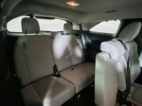 Certified 2026 Toyota Sienna LE AWD/4WD image 25