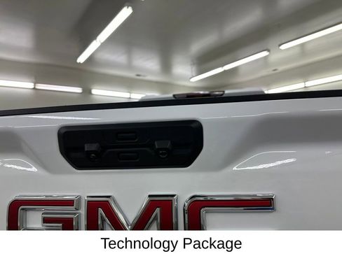 Used 2025 GMC Sierra 2500 AT4 w/ AT4 Premium Plus Package AWD/4WD image 16