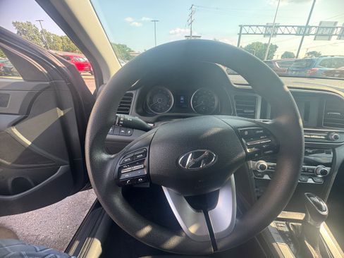 Used 2020 Hyundai Elantra SE w/ Cargo Package (C1) FWD image 8