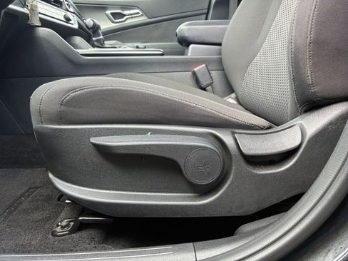 Used 2025 Kia Sportage LX FWD image 18