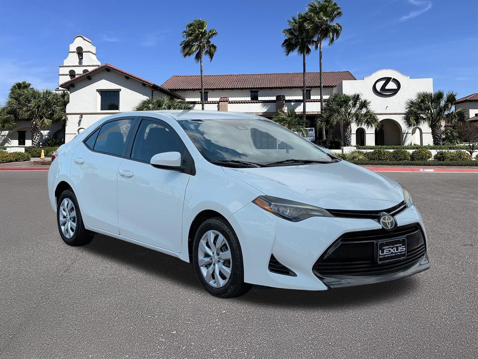 Used 2017 Toyota Corolla LE FWD image 1