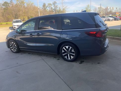 Used 2025 Honda Odyssey EX-L image 3