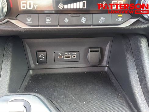 Used 2025 Nissan Sentra SR FWD image 9