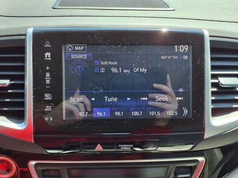 Used 2017 Honda Pilot Touring image 31