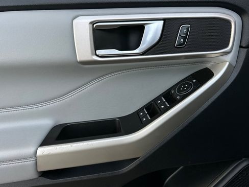 Certified 2022 Ford Explorer XLT w/ Equipment Group 202A image 10