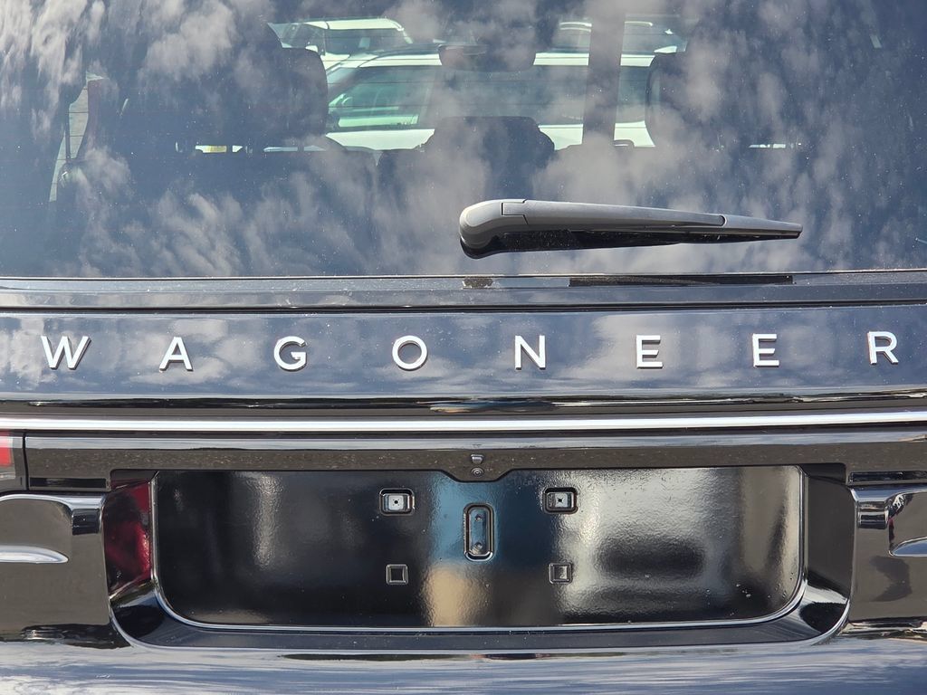 Used 2025 Jeep Wagoneer L Series II w/ 8-pass Seating Package AWD/4WD image 35