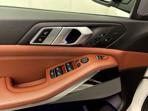 Used 2019 BMW X5 xDrive50i w/ M Sport Package image 11