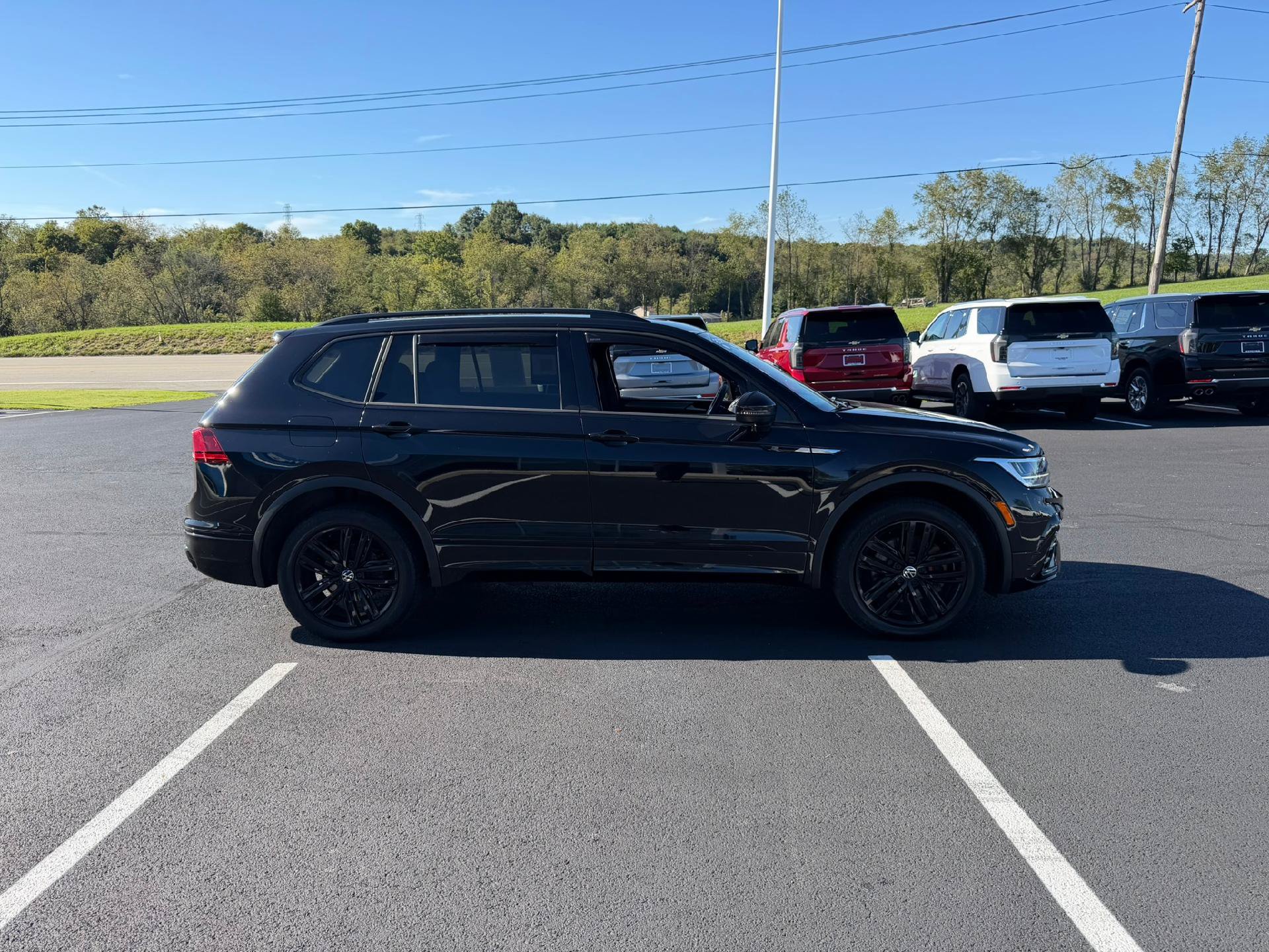 Used 2022 Volkswagen Tiguan SE R-Line AWD/4WD image 7