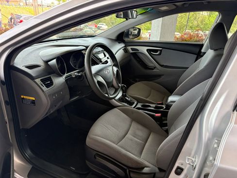 Used 2015 Hyundai Elantra SE image 7