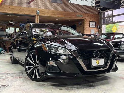 Used 2019 Nissan Altima 2.5 SR FWD image 4