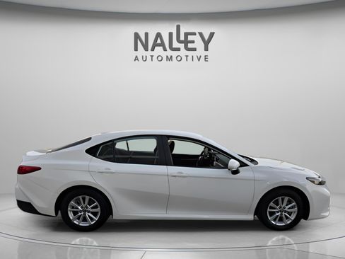 Used 2025 Toyota Camry LE image 6