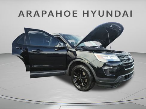 Used 2018 Ford Explorer XLT image 10