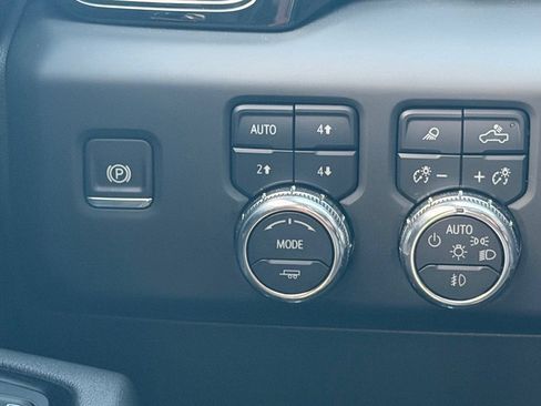Used 2025 GMC Sierra 1500 AT4 w/ AT4 Premium Package AWD/4WD image 38