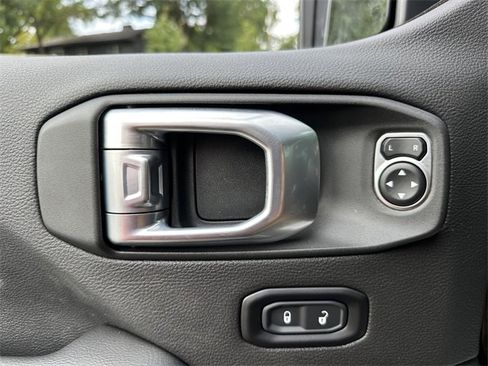 Used 2023 Jeep Wrangler Unlimited Sahara w/ Cold Weather Group image 34