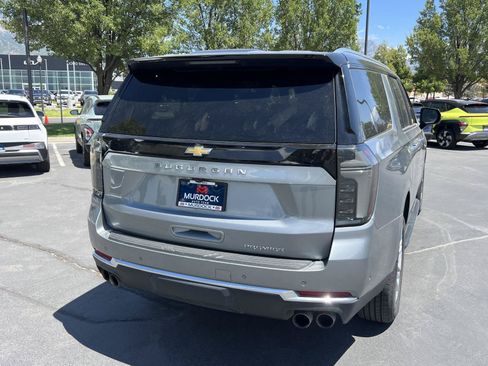 Used 2025 Chevrolet Suburban Premier AWD/4WD image 8