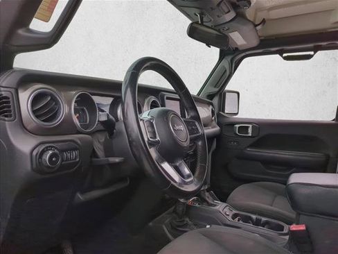 Used 2018 Jeep Wrangler Unlimited Sahara image 10
