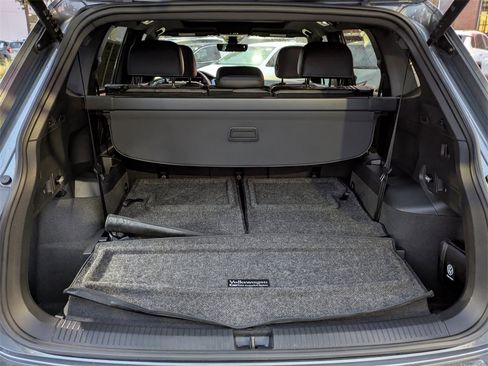 Used 2024 Volkswagen Tiguan SE R-Line image 13