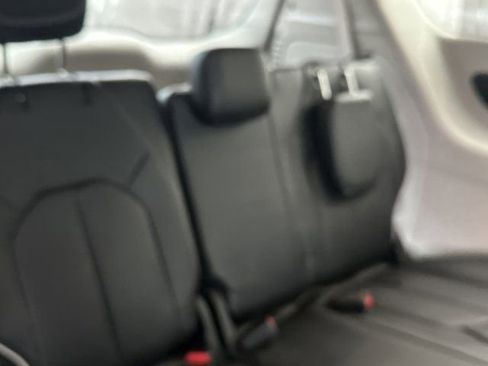 Certified 2024 Chrysler Pacifica Limited image 21