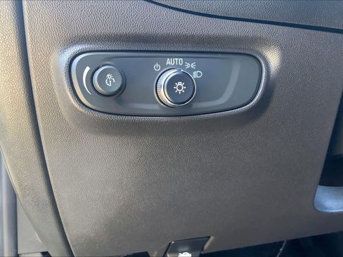 Used 2023 Chevrolet Equinox RS FWD image 35