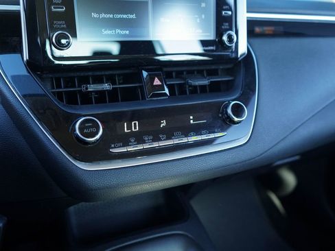 Used 2021 Toyota Corolla LE image 22