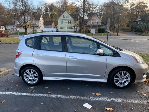 Used 2011 Honda Fit Sport image 2
