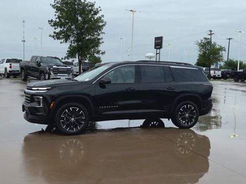 New 2026 Chevrolet Traverse LT w/ Sun and Wheel Package FWD image 6