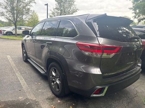 Used 2019 Toyota Highlander Limited Platinum AWD/4WD image 4