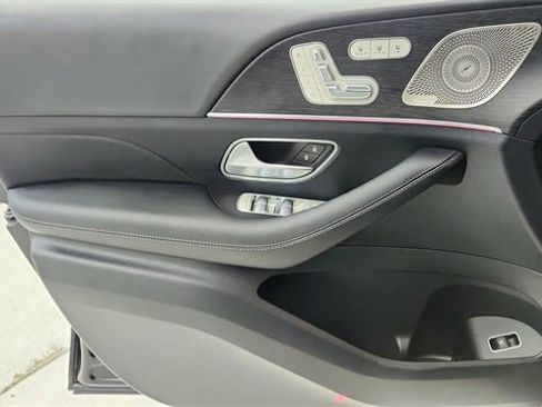 Used 2025 Mercedes-Benz GLS 450 4MATIC image 39
