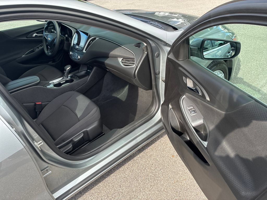 Used 2025 Chevrolet Malibu LT FWD image 26