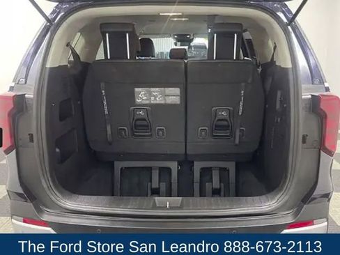 Used 2025 Kia Carnival FWD image 13