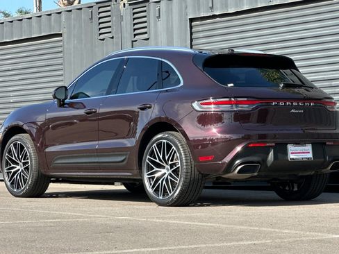 Certified 2023 Porsche Macan image 3