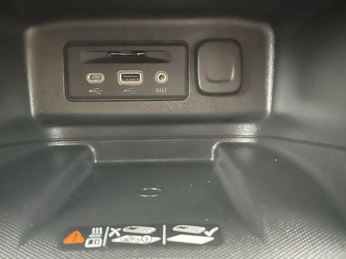 Certified 2024 Chevrolet Equinox Premier image 37