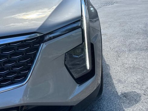 Used 2025 Cadillac XT4 Premium Luxury image 9