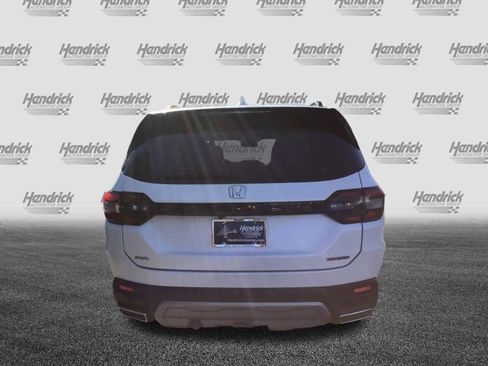 Used 2024 Honda Pilot Touring image 9