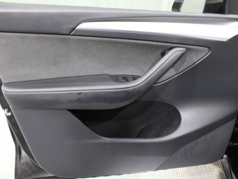 Used 2023 Tesla Model Y Performance image 6