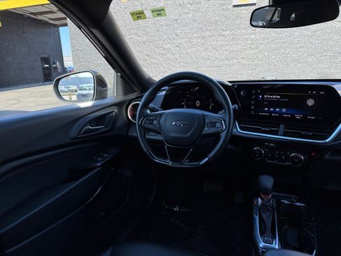 Used 2024 Chevrolet Trax RS w/ Sunroof Package FWD image 22