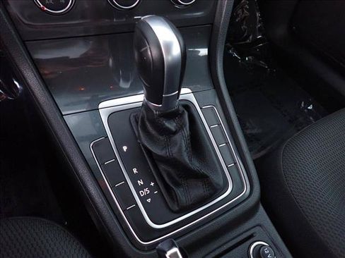 Used 2018 Volkswagen Golf S FWD image 17