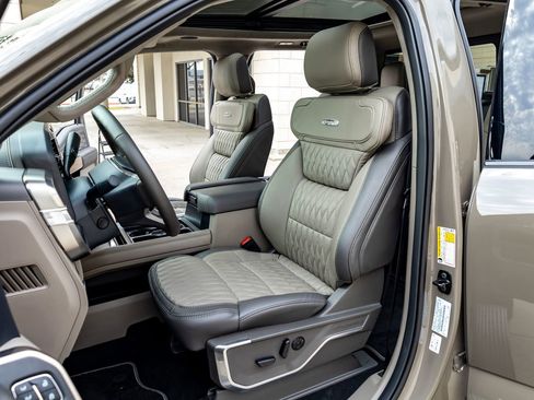 Used 2026 Ford F250 Platinum w/ Platinum Plus Package image 31