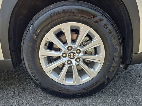 Used 2025 Toyota Grand Highlander AWD image 11