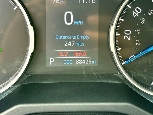 Used 2022 Toyota RAV4 XLE Premium image 19