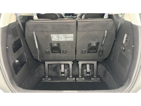 Used 2025 Kia Carnival FWD image 22