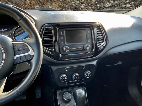 Used 2018 Jeep Compass Latitude image 6