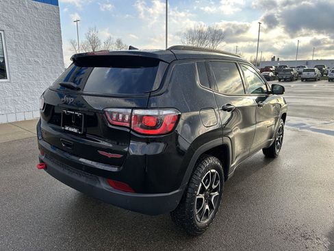 Used 2025 Jeep Compass Trailhawk image 9