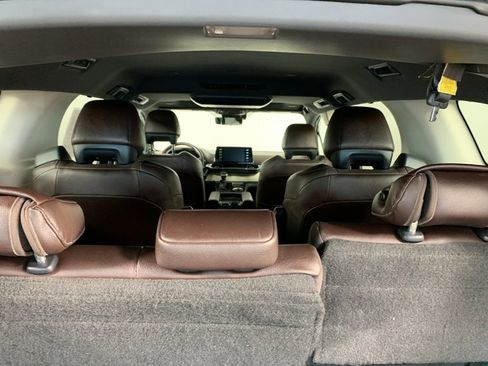 Used 2021 Toyota Sienna Platinum image 28