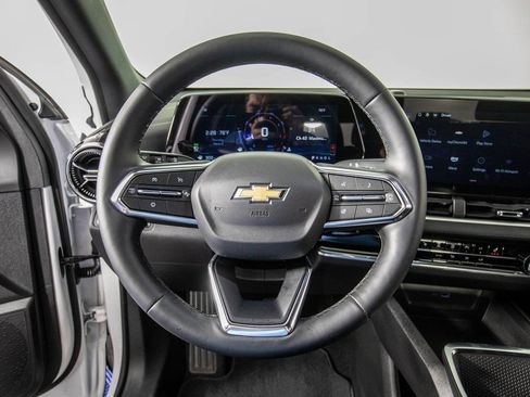 Used 2025 Chevrolet Equinox LT FWD image 19