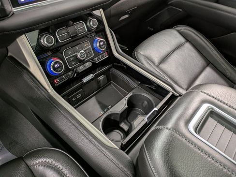 Used 2021 GMC Yukon Denali w/ Denali Premium Package image 14